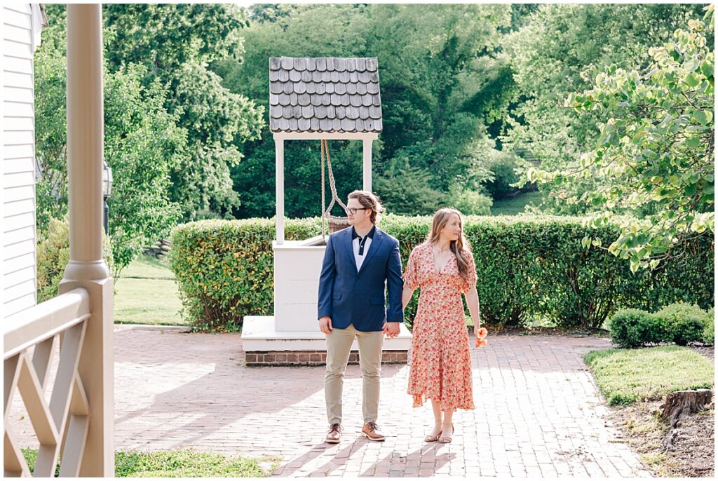 engagement session at colonial williamsburg